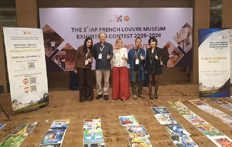 Le jury procède à l'évaluation des œuvres en compétition. Photo : baoquocte.