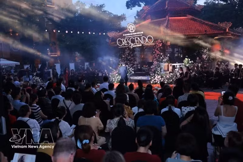 Le concert en plein air « Crescendo – Symphonie de la connexion ». Photo : VNA.