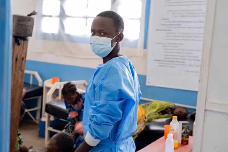 Soins d'un patient atteint d’Ebola dans un hôpital en République démocratique du Congo, le 16 mai 2026. Photo : Xinhua/VNA.