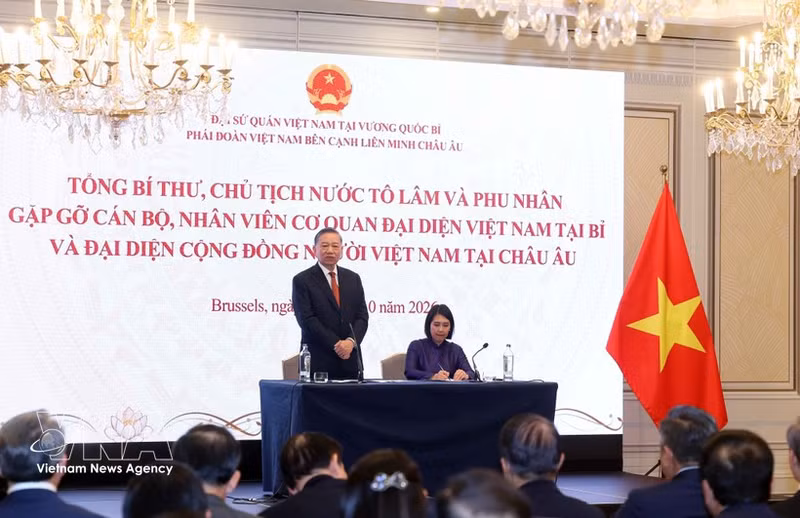 Le secrétaire général du PCV et président de la République, To Lam, prend la parole lors de la rencontre avec des représentants de la communauté vietnamienne en Europe. Photo : VNA.