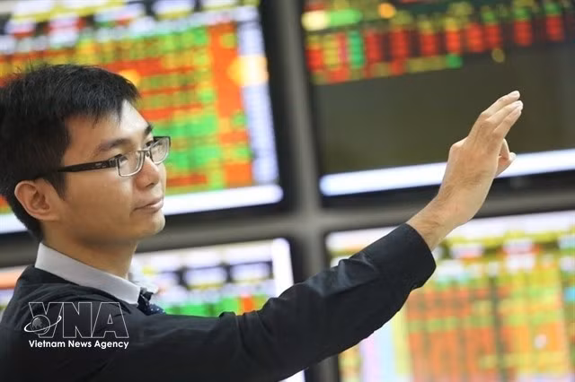 D'après les experts, la valorisation relativement attractive du Vietnam pourrait contribuer à attirer des investisseurs actifs. Photo : VNA.