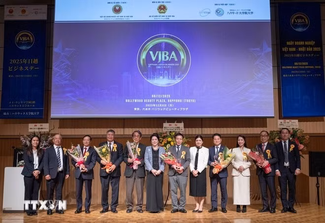 La direction de la VJBA et les délégués et les invités de marque présents à l'événement. Photo : VNA.