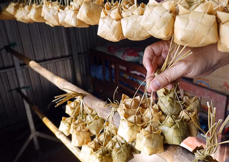 Le gâteau Ka Tum, une empreinte culturelle marquante de l’ethnie khmère. Photo : baoangiang.