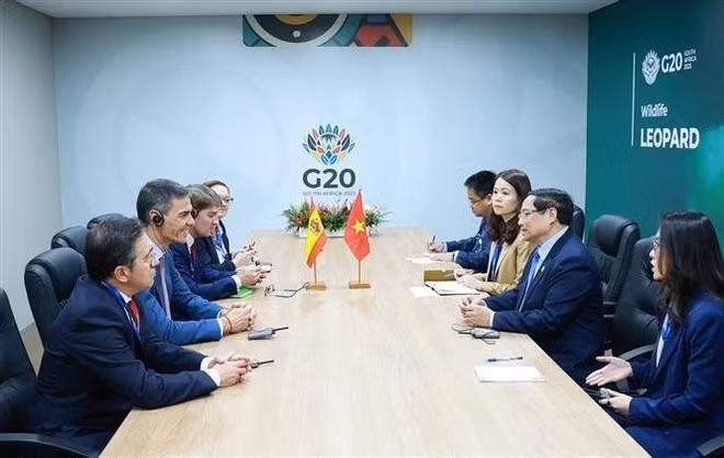 Le Premier ministre Pham Minh Chinh rencontre Premier ministre espagnol Pedro Sánchez. Photo : VNA.