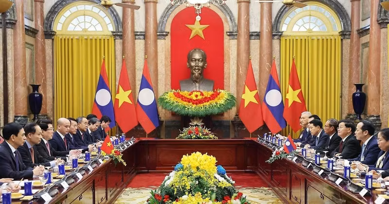 Entrevue entre le président vietnamien Luong Cuong et le dirigeant lao Thongloun Sisoulith. Photo : VNA.