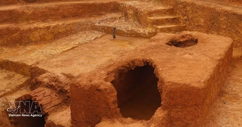 Des tombes anciennes et de précieux artefacts mis au jour à Nghe An