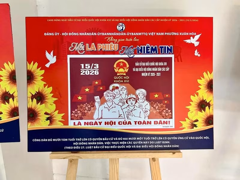 Le quartier de Xuan Hoa, à Ho Chi Minh-Ville, organise l’exposition « Chaque bulletin, une confiance ». Photo : PLO.