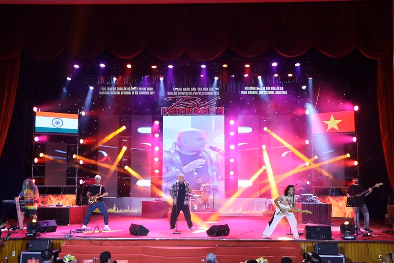 Lors du concert de rock « Parikrama-Inde" à Dak Lak. Photo : VNA.