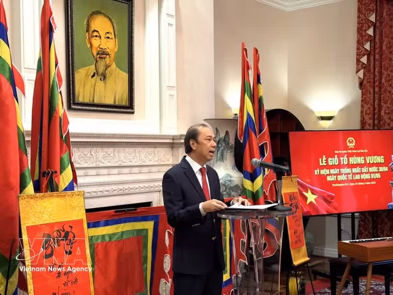 L’ambassadeur du Vietnam aux États-Unis, Nguyen Quoc Dung, s’exprime lors du programme, le 25 avril. Photo : VNA.