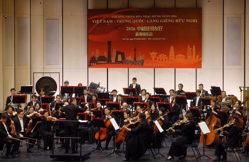 Le concert du Nouvel An 2026 « Vietnam–Chine : voisins d’amitié » s’est tenu le 7 février à Hanoï, célébrant l’amitié, la paix et la coopération entre les deux pays. Photo : VNA.
