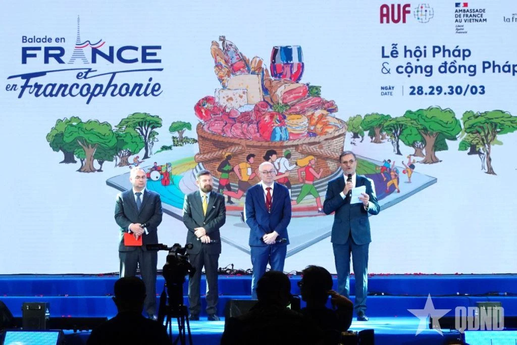 Discours commun d'ouverture du festival "Balade en France et en Francophonie", le 28 mars à Hanoï. Photo : quandoinhandan.