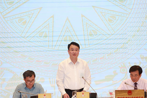 Le vice-ministre vietnamien des Finances, Tran Quoc Phuong, lors de la conférence de presse périodique d’avril du gouvernement, le 6 mai à Hanoi. Photo: baodautu. Le vice-ministre vietnamien des Finances, Tran Quoc Phuong, lors de la conférence de presse périodique d’avril du gouvernement, le 6 mai à Hanoi. Photo: baodautu.