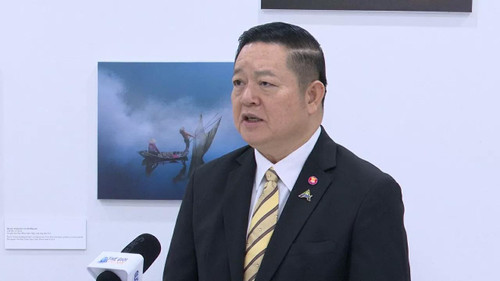 Le secrétaire général de l'ASEAN, Kao Kim Hourn, a affirmé l'importance historique du voyage d’affaires du secrétaire général du PCV Tô Lâm en Indonésie, au Secrétariat de l'ASEAN et à Singapour. Photo: baoquocte.vn Le secrétaire général de l'ASEAN, Kao Kim Hourn, a affirmé l'importance historique du voyage d’affaires du secrétaire général du PCV Tô Lâm en Indonésie, au Secrétariat de l'ASEAN et à Singapour. Photo: baoquocte.vn