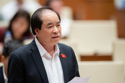 Le député de la délégation parlementaire de la ville de Hanoï, Truong Xuan Cu, a réaffirmé l’objectif du gouvernement vietnamien de porter le taux de croissance des importations et des exportations nationales à environ 12 % d’ici la fin de l’année. Photo : congthuong.vn Le député de la délégation parlementaire de la ville de Hanoï, Truong Xuan Cu, a réaffirmé l’objectif du gouvernement vietnamien de porter le taux de croissance des importations et des exportations nationales à environ 12 % d’ici la fin de l’année. Photo : congthuong.vn