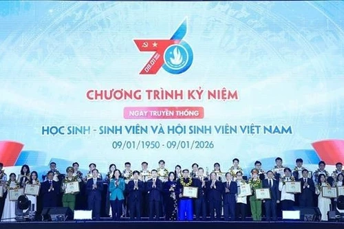  Célébration de la Journée traditionnelle des élèves, étudiants et de l’Union des étudiants du Vietnam. Photo: VNA