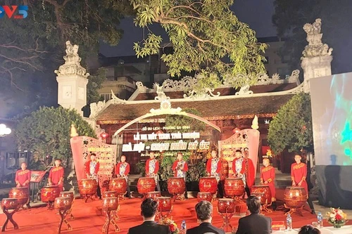 Spectacle artistique du lancement du nouveau circuit touristique du quartier Ba Dinh. Photo : VOV.