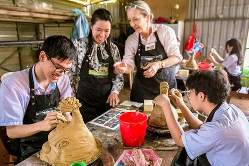 Les élèves ont été accompagnés dans la réalisation de leurs créations artistiques dans le cadre du programme d'éducation au patrimoine. Photo : NDEL.