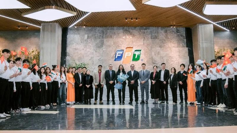 Les délégués lors de la cérémonie de signature. Les délégués lors de la cérémonie de signature.