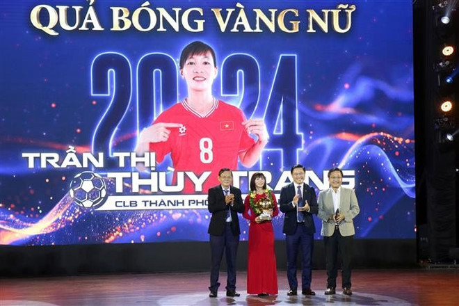 Le Ballon d'Or a été décerné à Trân Thi Thuy Trang. Photo : VNA. Le Ballon d'Or a été décerné à Trân Thi Thuy Trang. Photo : VNA.