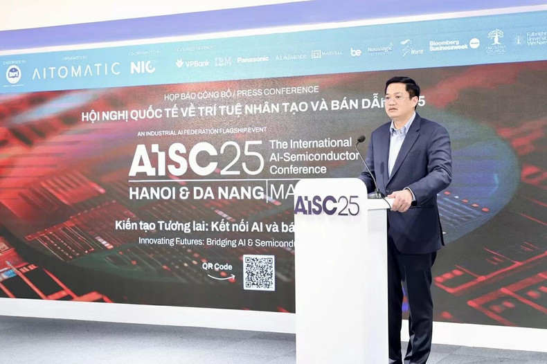 Le vice-ministre du Plan et de l’Investissement, Nguyên Duc Tâm, prend la parole lors de la conférence de presse. Photo : baoquocte. Le vice-ministre du Plan et de l’Investissement, Nguyên Duc Tâm, prend la parole lors de la conférence de presse. Photo : baoquocte.