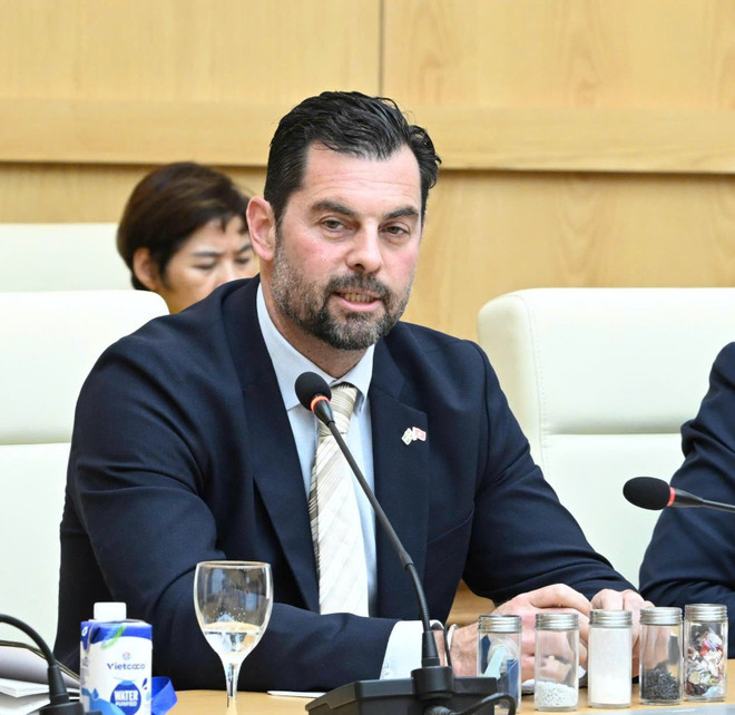 Tim King, directeur senior des opérations du groupe Syre lors de l'événement. Photo : baochinhphu.vn Tim King, directeur senior des opérations du groupe Syre lors de l'événement. Photo : baochinhphu.vn