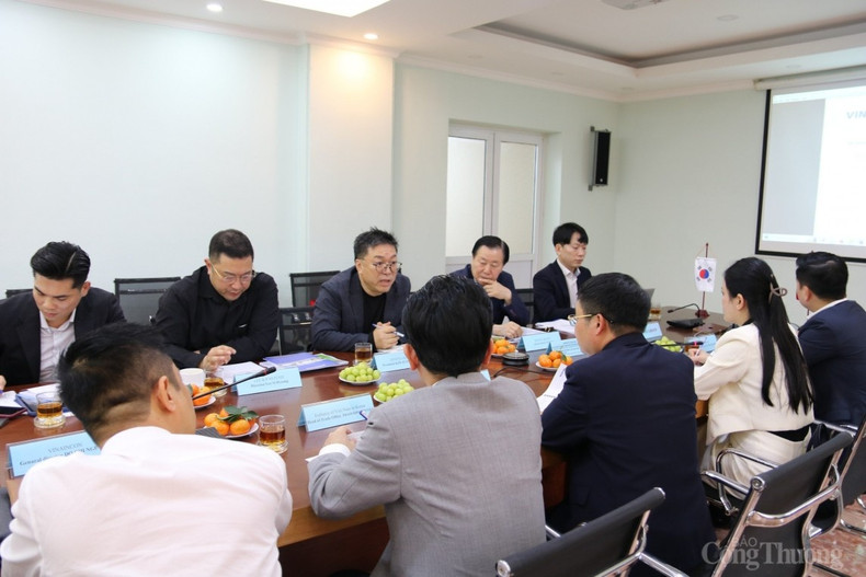 Lors de la rencontre, les entreprises sud-coréennes expriment le souhait de sonder les opportunités d'investissement au Vietnam. Photo : Congthuong. Lors de la rencontre, les entreprises sud-coréennes expriment le souhait de sonder les opportunités d'investissement au Vietnam. Photo : Congthuong.