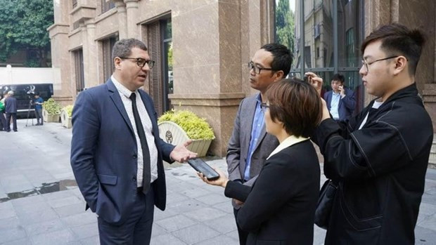 Emmanuel Cerise, directeur de PRX-vietnam et représentant de la région Île-de-France à Hanoi (gauche). Photo: PRX-Vietnam