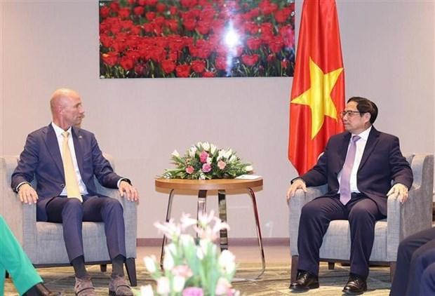 Le Premier ministre Pham Minh Chinh (à droite) et le directeur exécutif du groupe Nedspice, Alfons van Gulic. Photo : VNA.