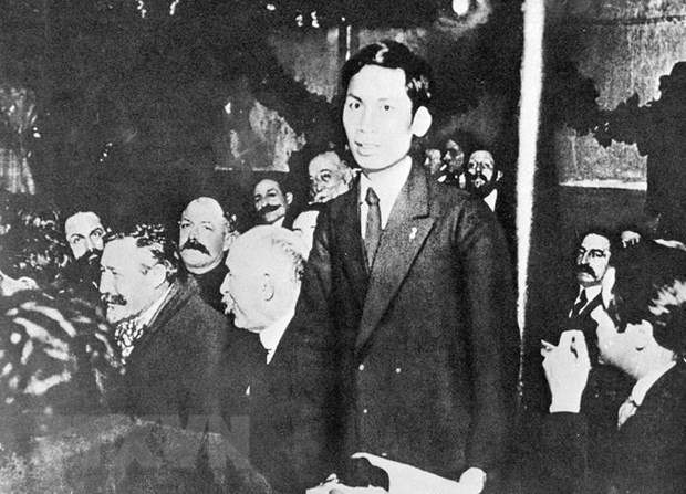 Nguyên Ai Quôc assiste et prend la parole au 18e Congrès national du Parti socialiste français à Tours, le 26 décembre 1920. Photo : Archives. Nguyên Ai Quôc assiste et prend la parole au 18e Congrès national du Parti socialiste français à Tours, le 26 décembre 1920. Photo : Archives.