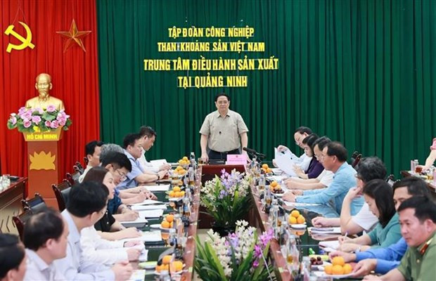 Le Premier ministre Pham Minh Chinh lors de la séance de travail avec des ministères, des agences, l’Electricité du Vietnam et le Groupe du charbon et du minerai du Vietnam (Vinacomin). Photo : VNA. Le Premier ministre Pham Minh Chinh lors de la séance de travail avec des ministères, des agences, l’Electricité du Vietnam et le Groupe du charbon et du minerai du Vietnam (Vinacomin). Photo : VNA.