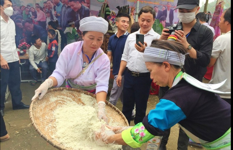 Les H'Mông ont une expérience dans la préparation de nombreux plats délicieux et sains. Photo : NDEL