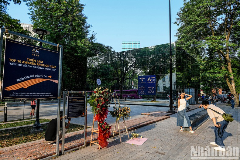 L’exposition devrait être ouverte au public jusqu’au 4 juin, promettant d’être une attraction touristique à visiter dans un proche avenir. Photo : nhandan.vn L’exposition devrait être ouverte au public jusqu’au 4 juin, promettant d’être une attraction touristique à visiter dans un proche avenir. Photo : nhandan.vn