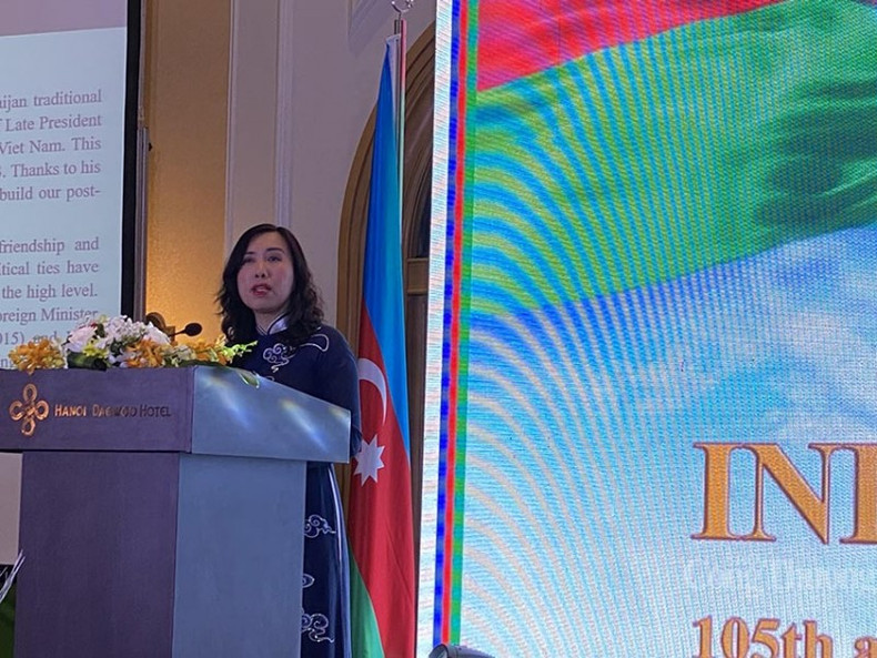 La vice-ministre vietnamienne des Affaires étrangères, Lê Thi Thu Hang, félicite le peuple azerbaïdjanais à l’occasion de la fête nationale de son pays. Photo : Congthuong.vn