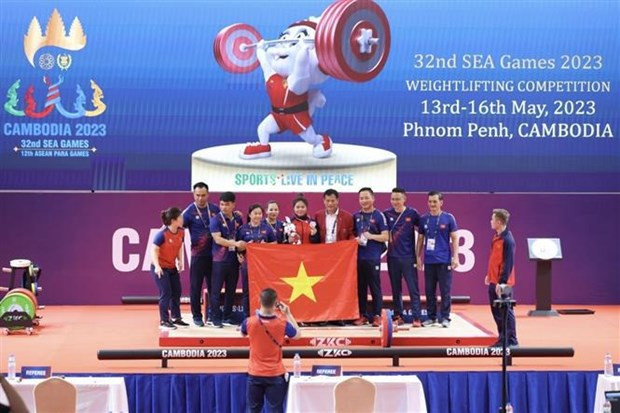 L'haltérophile Dinh Thi Thu Uyen a décroché une médaille d'argent chez les femmes de moins de 64 kg. Photo: VNA