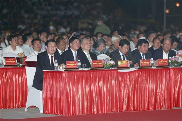 Le Président de l'Assemblée nationale, Vuong Dinh Huê, assiste à l'ouverture de la Semaine de la culture et du tourisme de Hà Nam. Photo : VNA Le Président de l'Assemblée nationale, Vuong Dinh Huê, assiste à l'ouverture de la Semaine de la culture et du tourisme de Hà Nam. Photo : VNA