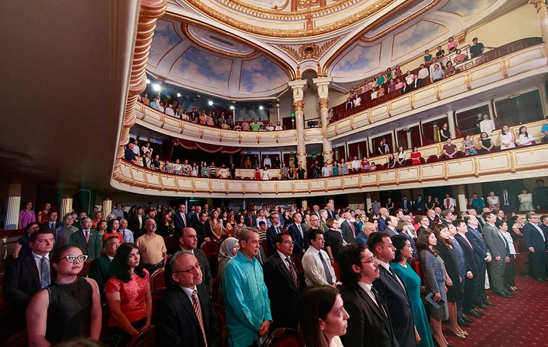 Un concert musical pour marquer le 213e anniversaire de la fête nationale argentine (25 mai 1810 - 25 mai 2023) et le 50e anniversaire des relations bilatérales entre l’Argentine et le Vietnam a eu lieu à l’Opéra de Hanoï le 25 mai. Photo : baoquocte.vn
