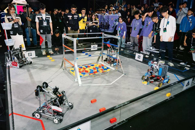 Le tournoi de programmation de robots FIRST Tech Challenge Vietnam 2024-2025 a pour thème « Into the Deep ». Photo : VNA