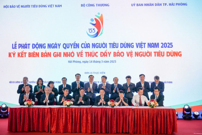 Cérémonie de signature d'un protocole d'accord sur la promotion des droits des consommateurs. Photo : HP/CVN