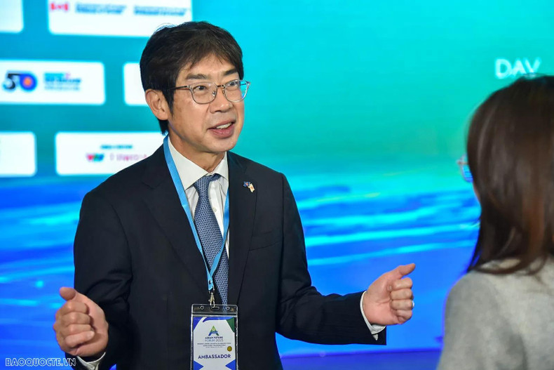 L’ambassadeur du Japon auprès de l’ASEAN, Kiya Masahiko, répond aux questions du journal The World & Vietnam Report le 25 février. Photo : baoquocte.