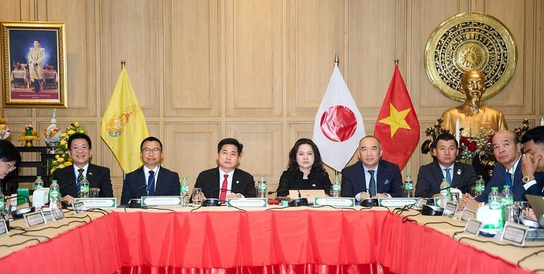 L’événement a réuni près de 100 délégués issus d’entreprises des trois pays. L’événement a réuni près de 100 délégués issus d’entreprises des trois pays.