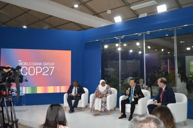 Le ministre des Ressources naturelles et de l’Environnement, Trân Hông Hà partage les solutions et la feuille de route du Vietnam dans la mise en œuvre des engagements climatiques avec la Banque mondiale. Photo : VNA. Le ministre des Ressources naturelles et de l’Environnement, Trân Hông Hà partage les solutions et la feuille de route du Vietnam dans la mise en œuvre des engagements climatiques avec la Banque mondiale. Photo : VNA.
