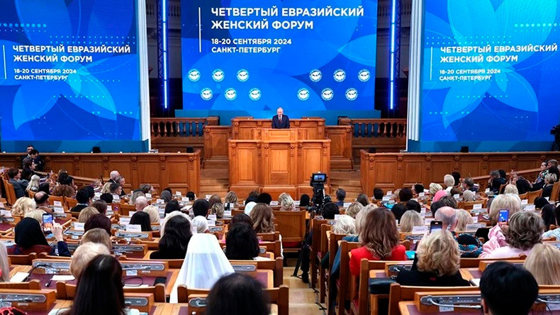 Le président russe Vladimir Poutine a pris la parole. (Photo : Conseil de la Fédération de Russie)