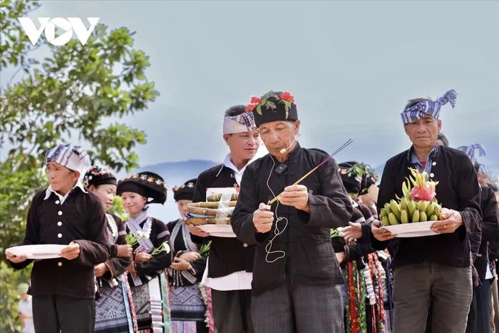 L'un des rituels pendant la fête Bun Voc Nam. Photo : VOV.