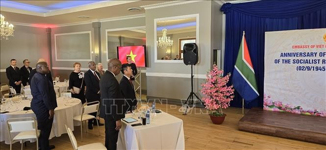 L'ambassade du Vietnam en Afrique du Sud lance une campagne de dons pour soutenir les personnes en difficulté et celles touchées par le typhon Yagi dans le pays. Photo : VNA. L'ambassade du Vietnam en Afrique du Sud lance une campagne de dons pour soutenir les personnes en difficulté et celles touchées par le typhon Yagi dans le pays. Photo : VNA.