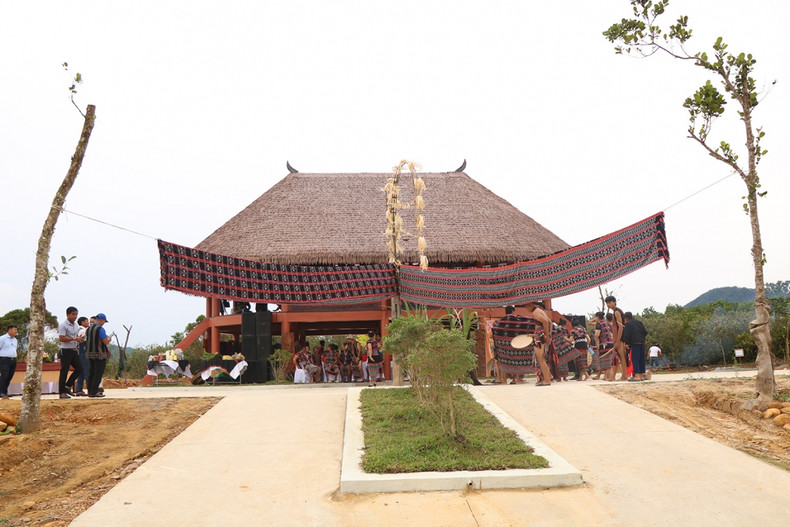 Maison traditionnelle des Tà Ôi Maison traditionnelle des Tà Ôi