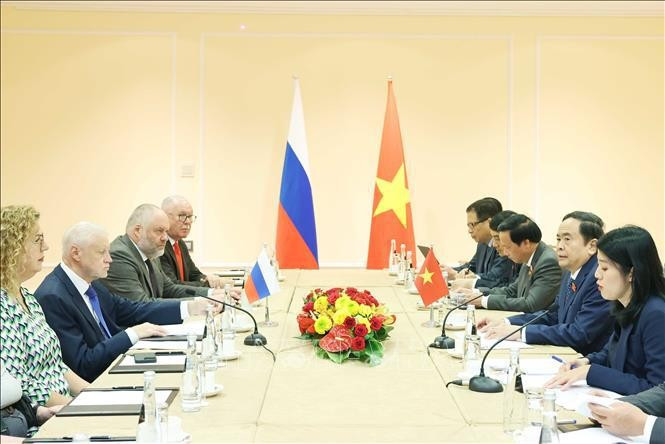 La rencontre entre le président du Parti “Une Russie Juste - Patriotes - Pour la Vérité”, Sergueï Mironov et le président de l'Assemblée nationale du Vietnam Tran Thanh Man. Photo : VNA. La rencontre entre le président du Parti “Une Russie Juste - Patriotes - Pour la Vérité”, Sergueï Mironov et le président de l'Assemblée nationale du Vietnam Tran Thanh Man. Photo : VNA.
