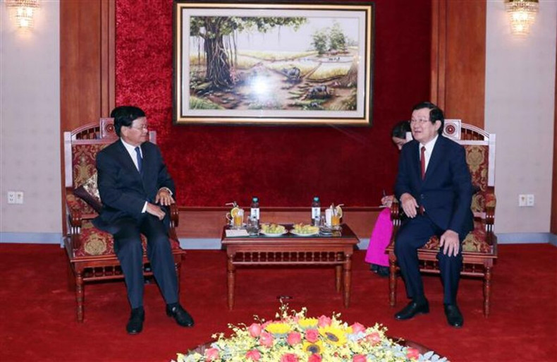 Thongloun Sisoulith (gauche) et l'ancien président vietnamien Truong Tân Sang. Photo : VNA. Thongloun Sisoulith (gauche) et l'ancien président vietnamien Truong Tân Sang. Photo : VNA.