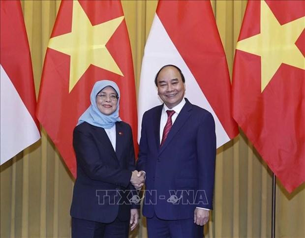Le Président de la République Nguyên Xuân Phuc et son homologue singapourienne Halimah Yacob. Photo : VNA. Le Président de la République Nguyên Xuân Phuc et son homologue singapourienne Halimah Yacob. Photo : VNA.