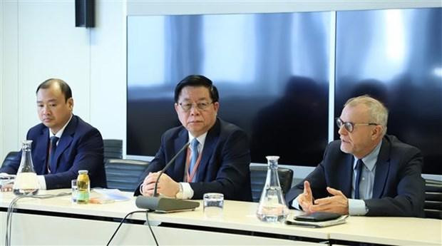 La délégation du PCV a eu des séances de travail avec Harald Troch, vice-président de la Commission des droits de l'homme, la Commission des affaires étrangères du Parlement autrichien. Photo : VNA La délégation du PCV a eu des séances de travail avec Harald Troch, vice-président de la Commission des droits de l'homme, la Commission des affaires étrangères du Parlement autrichien. Photo : VNA