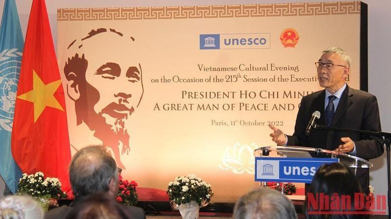 Le directeur général adjoint de l'UNESCO, Xing Qu, prend la parole lors de l'événement. Photo : NDEL.